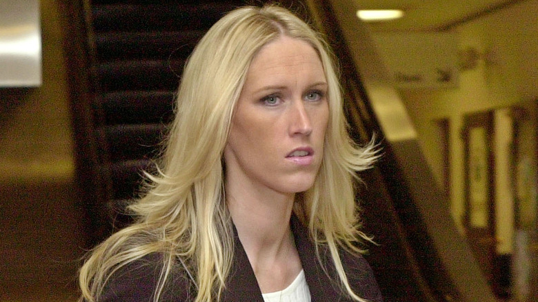 Amber Frey arrives in court in 2004
