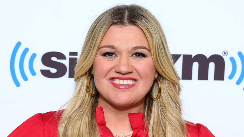 Kelly Clarkson smiling