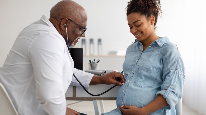 pregnant woman with her doctor