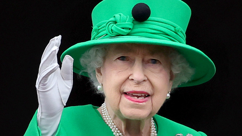 Queen Elizabeth waving