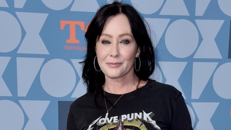 Shannen Doherty slightly smiling