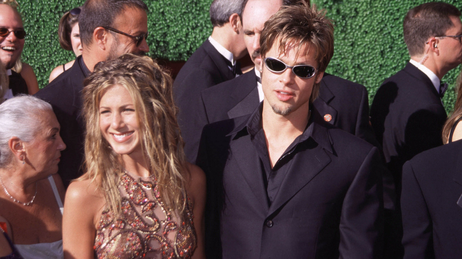 Jennifer Aniston, Gwyneth Paltrow, And Brad Pitt: The Real Story Behind The Headlines - y0grbt3