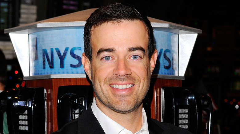 Carson Daly smiling at event