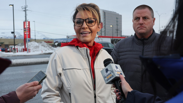Sarah Palin speaking with Alaskan reporters