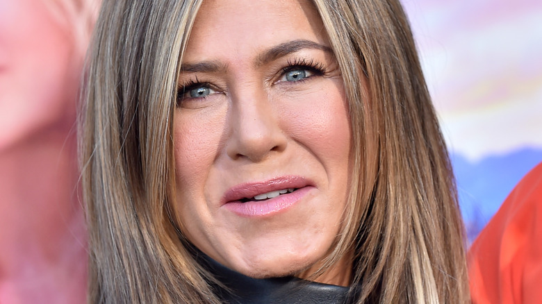 Jennifer Aniston in pink lipstick