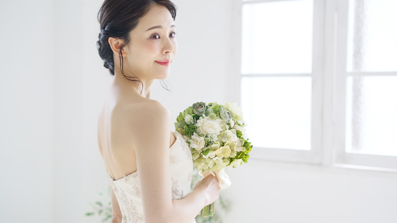 Woman in simple bridal look