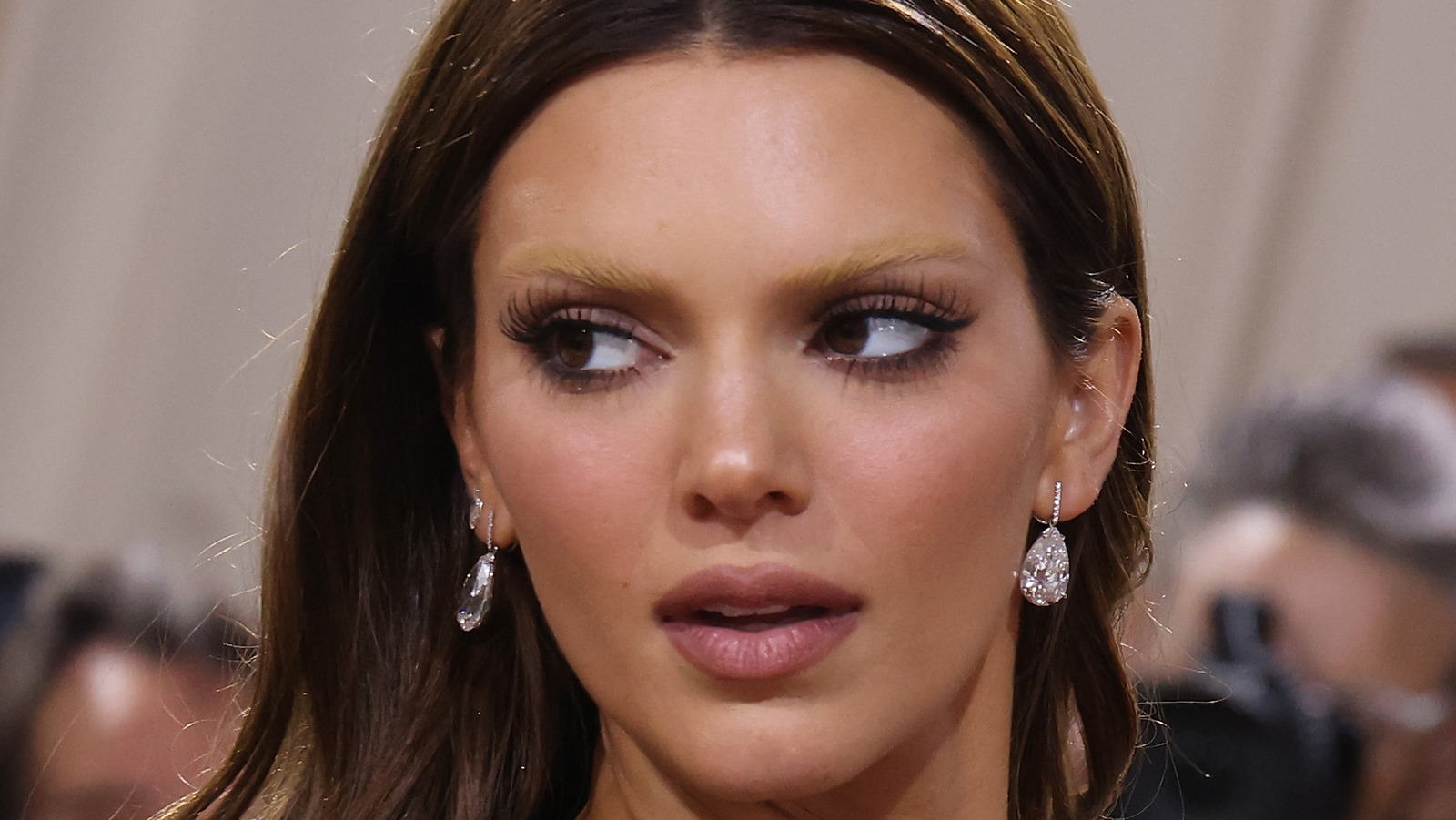 A Professional's Tips For Bleaching Your Eyebrows At Home