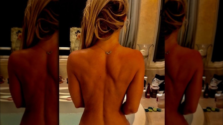 Britney Spears nude back selfie from Instagram