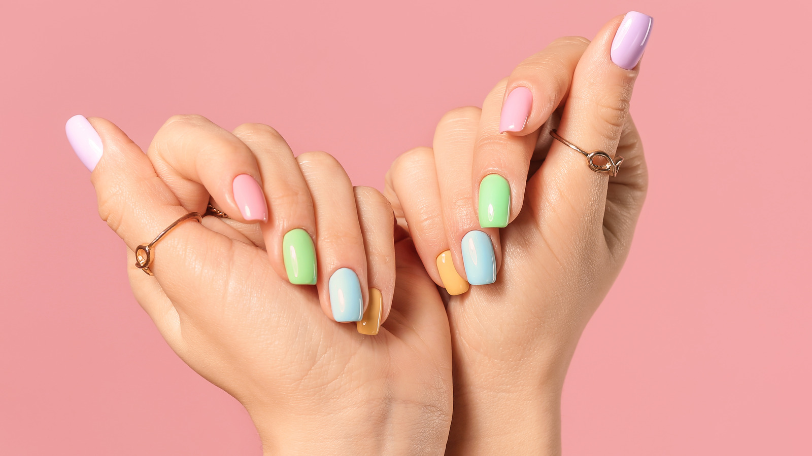 A Simple Guide To DIYing A Dip Manicure