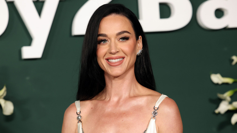 Katy Perry smiling at the Baby2Baby Gala at Pacific Design Center in West Hollywood, California (2024)