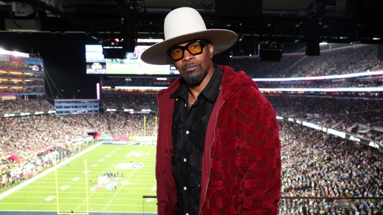 Jamie Foxx posing in a white hat at the Super Bowl