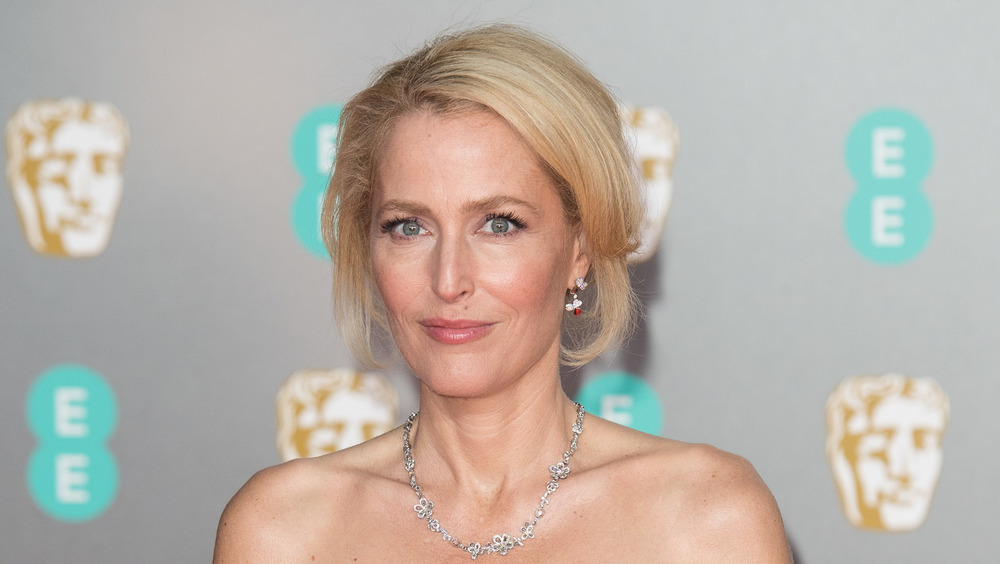 Gillian Anderson posing for photos