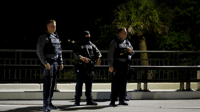 officers at Mar-a-Lago