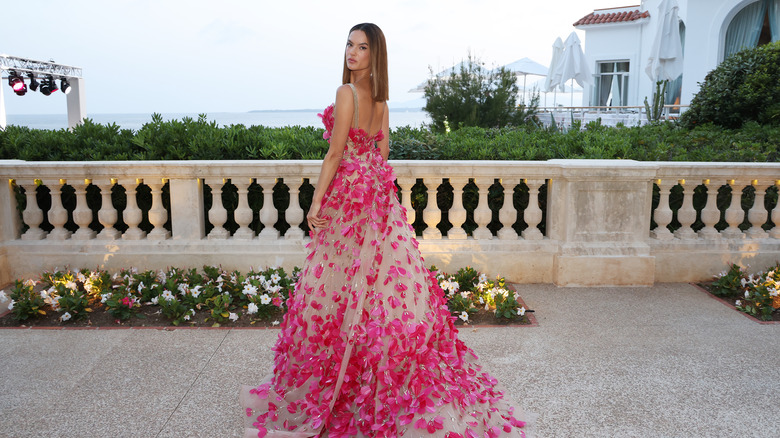 Alessandra Ambrosio in pink dress
