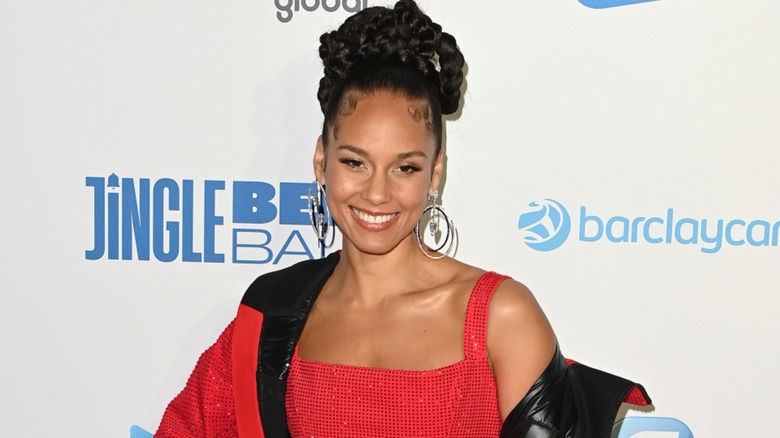 Alicia Keys stands on red carpet