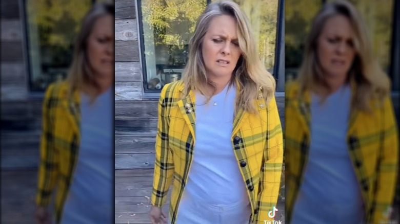 Alicia Silverstone recreates Clueless scene
