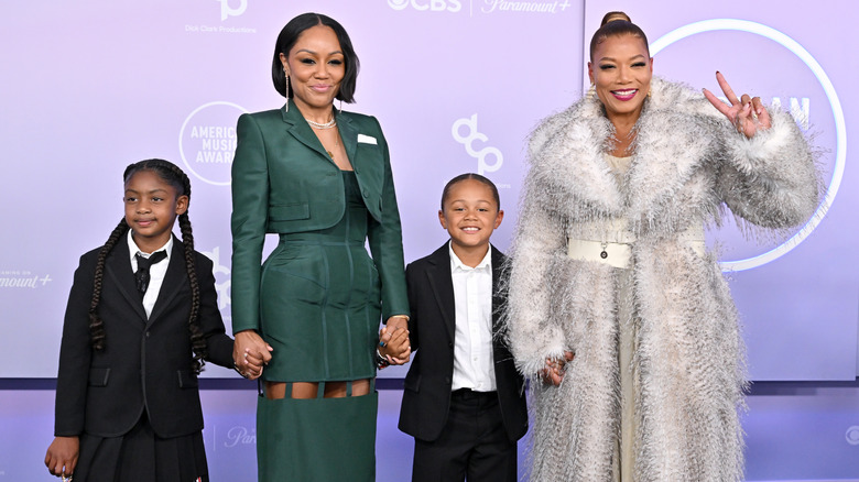 Kaviaa James Union Wade, Eboni Nichols, Rebel, and Queen Latifah posing together at the American Music Award's red carpet