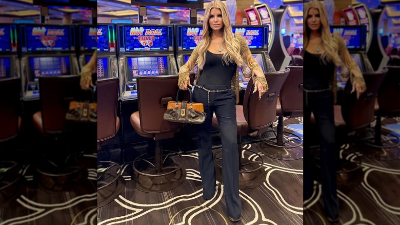 Jessica Simpson posing in front of casino machines.