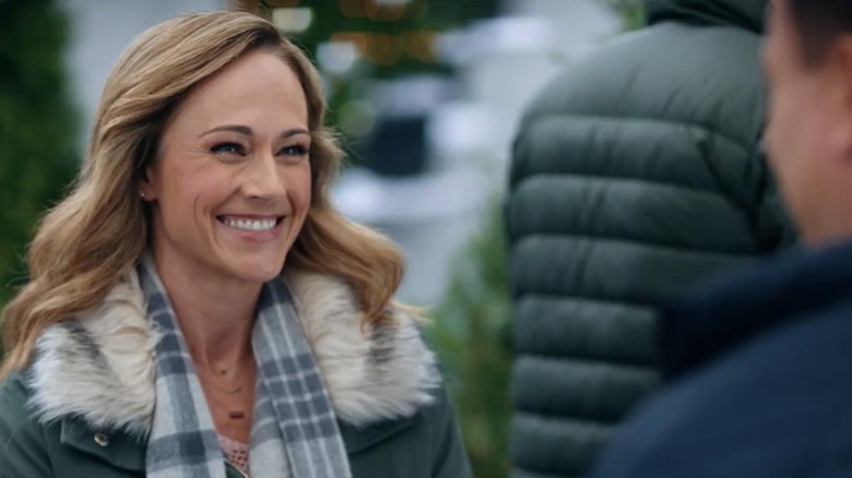 Nikki DeLoach (left) in "Five More Minutes"