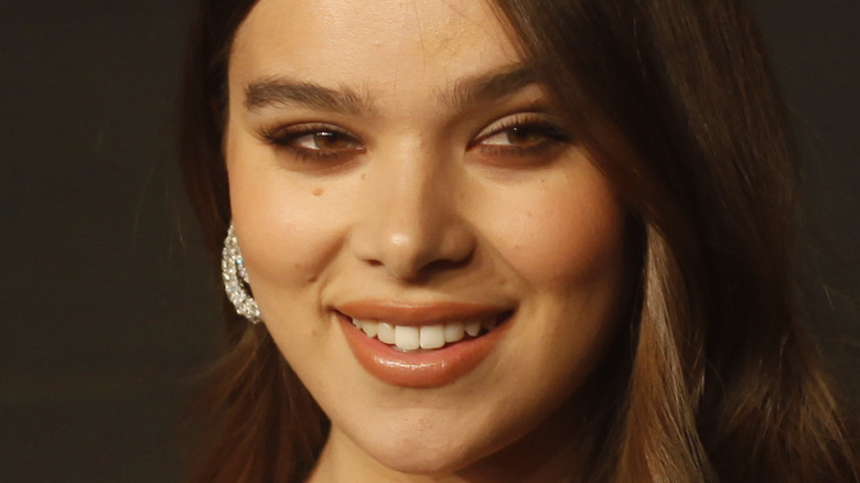 Hailee Steinfeld smiles big at the premiere for her show "Dickinson"