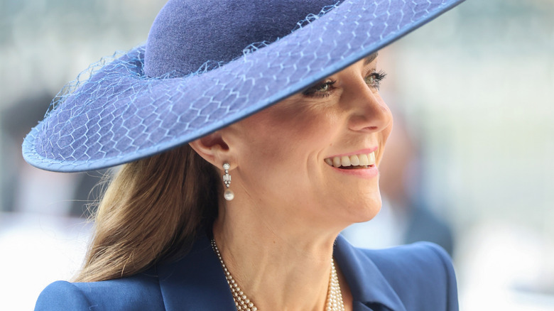Kate Middleton wearing the Bahrain pearl drop earrings to the 2026 Commonwealth Day service.