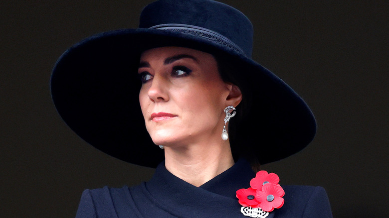 Kate Middleton wearing Princess Diana's diamond and South Sea pearl drop earrings at the 2022 Remembrance Day service.