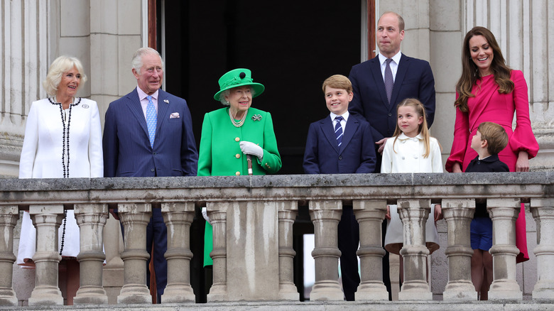 The royal family pictured on the palace balcony for the 2022 Platinum Jubilee