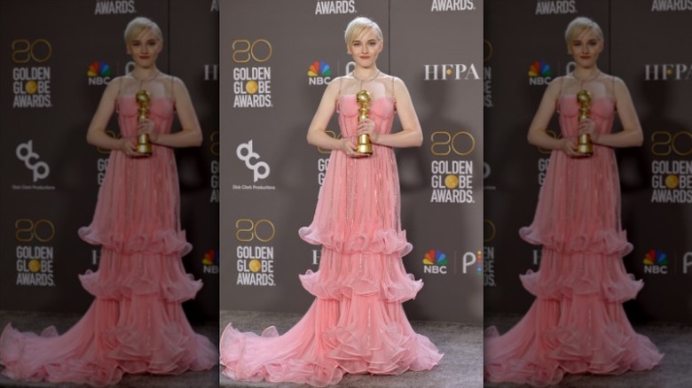 Julia Garner pink dress Globes