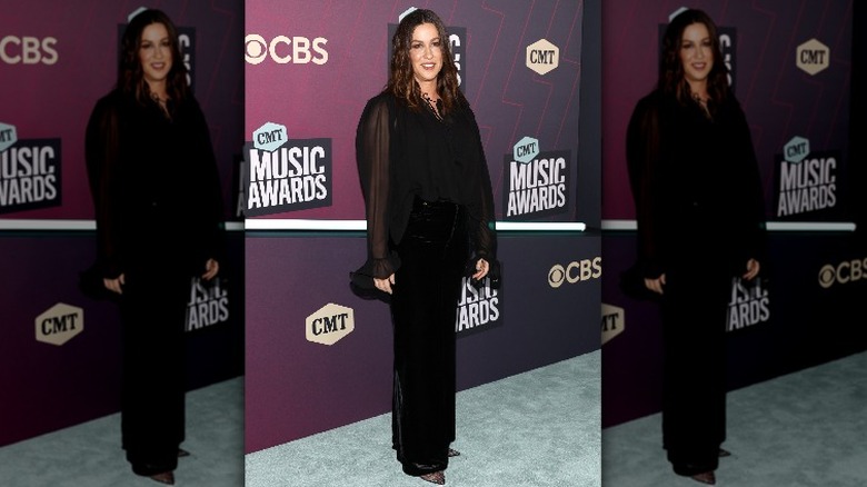 Alanis Morrisette black CMT Awards outfit