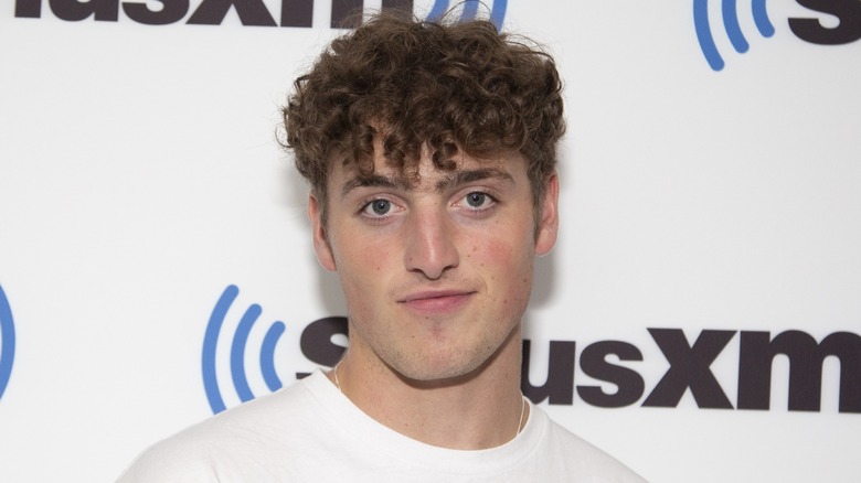 Benson Boone on a siriusXM step and repeat