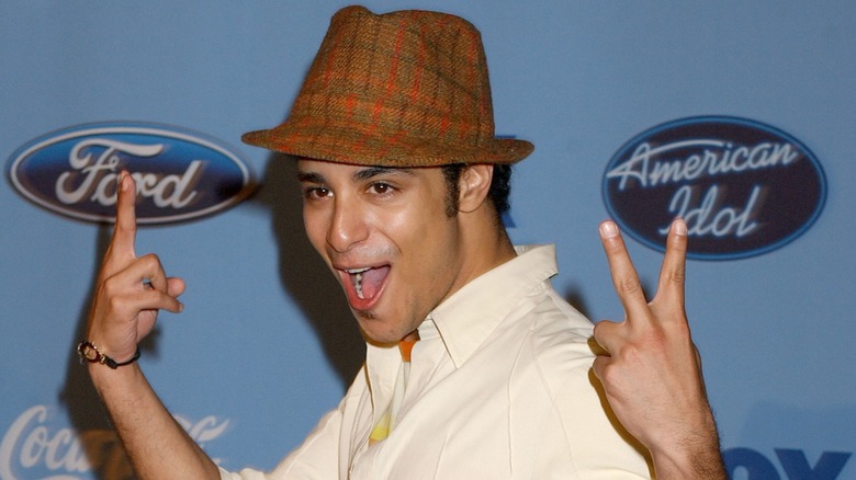 Mario Vazquez in a fedora in front of an American Idol step-and-repeat