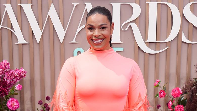 Jordin Sparks posing at an awards ceremony