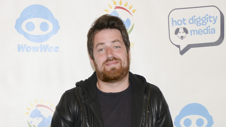 Lee DeWyze posing at an event