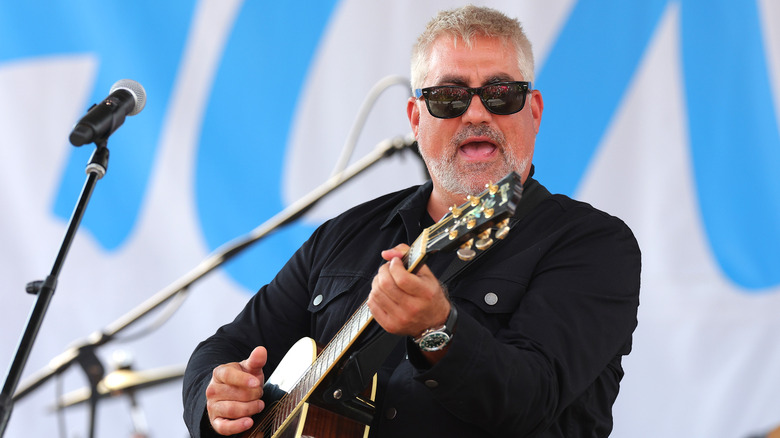 Taylor Hicks performing on stage