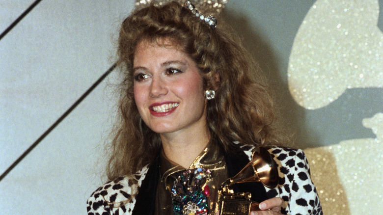 Amy Grant smiling at the Grammys in 1985