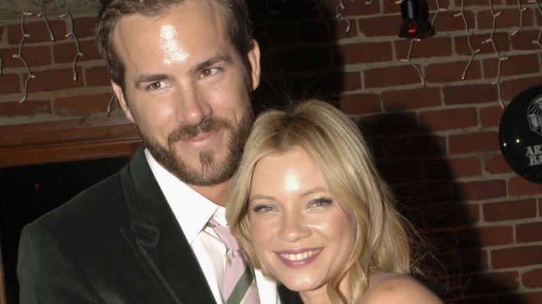 Ryan Reynolds & Amy Smart Reunite For Self-Funded 'Just Friends' Sequel