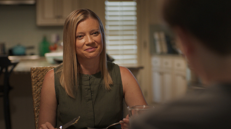 Amy Smart eating dinner in Tyson's Run
