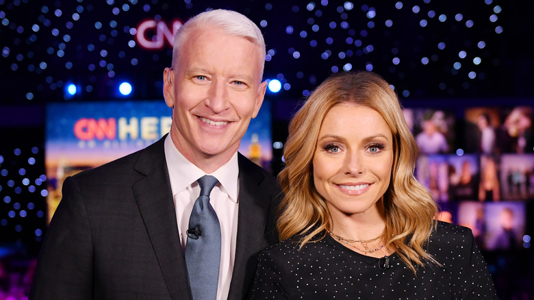 Anderson Cooper and Kelly Ripa smiling