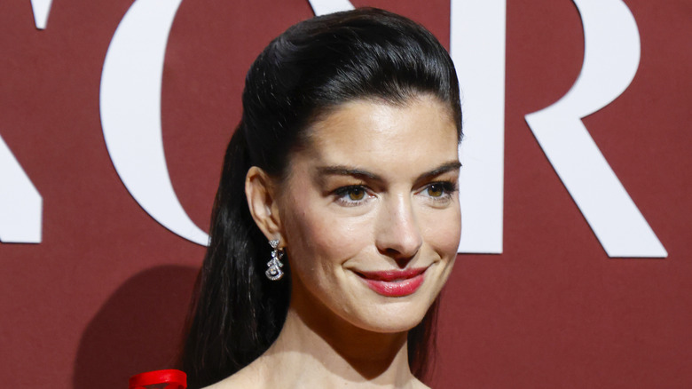 Anne Hathaway hair down extra bronzer red dress