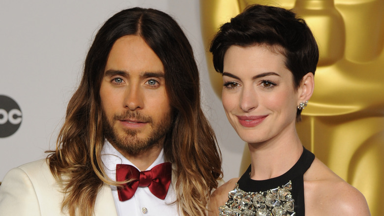 Anne Hathaway and Jared Leto posing on the red carpet