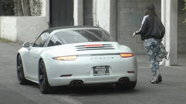 Anne Hathaway porsche