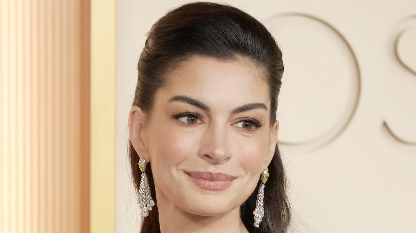 Anne Hathaway Shuts Down Those Plastic Surgery Rumors By Revealing Her Secret 'Trick'