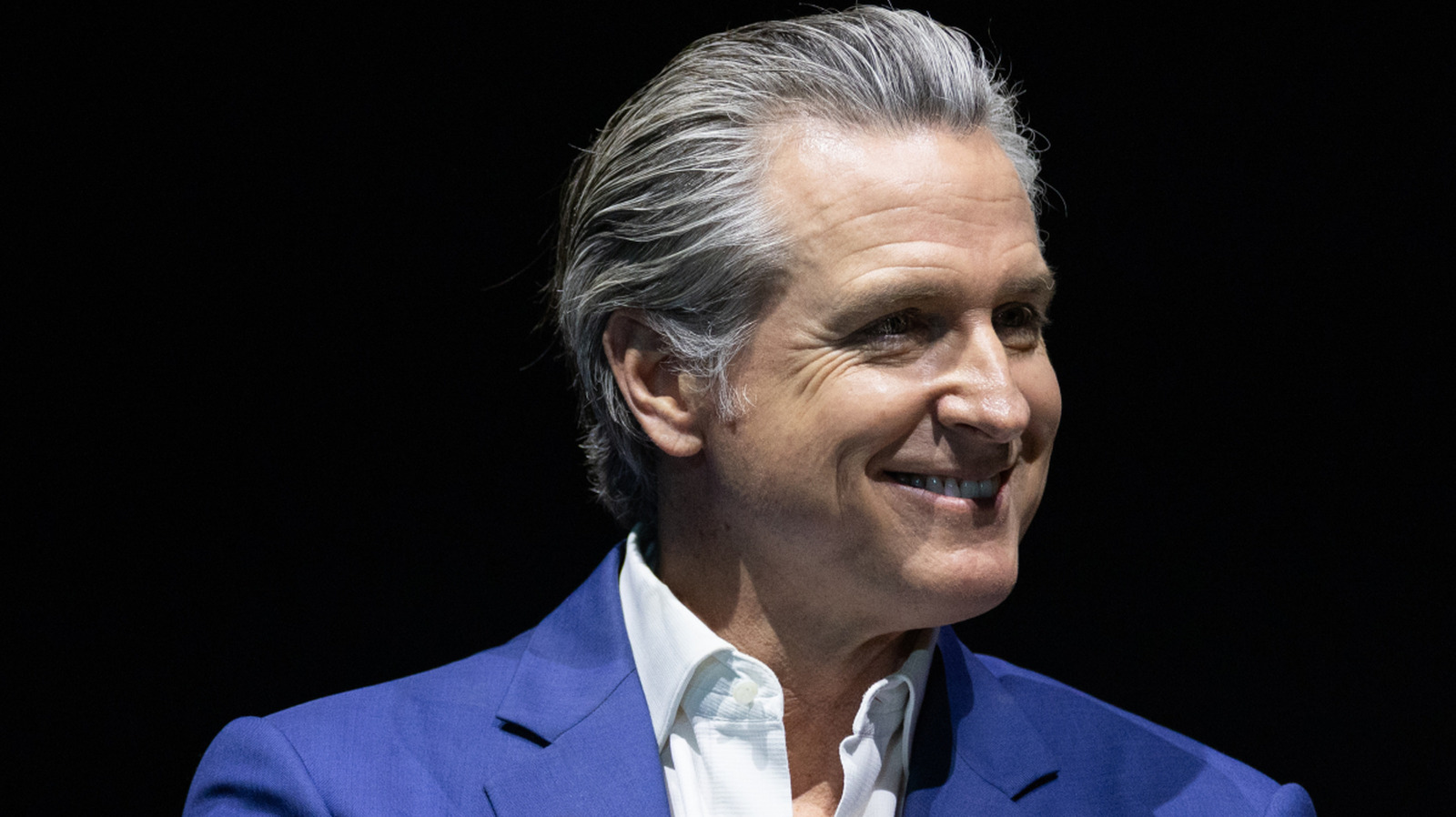 <a href="https://www.thelist.com/2122032/up-close-photos-gavin-newsom-teeth-fake-or-real/" target="_blank">Are Gavin Newsom’s Teeth Fake? Up-Close Photos Will Make You Wonder</a>