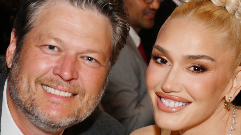 Gwen Stefani and Blake Shelton pose for a photo. 