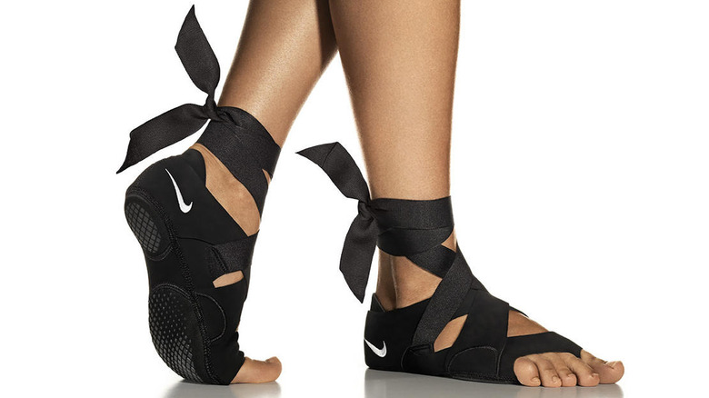 Altijd Verhoog jezelf Voorbijgaand Are Nike Yoga Wrap Shoes Worth It?