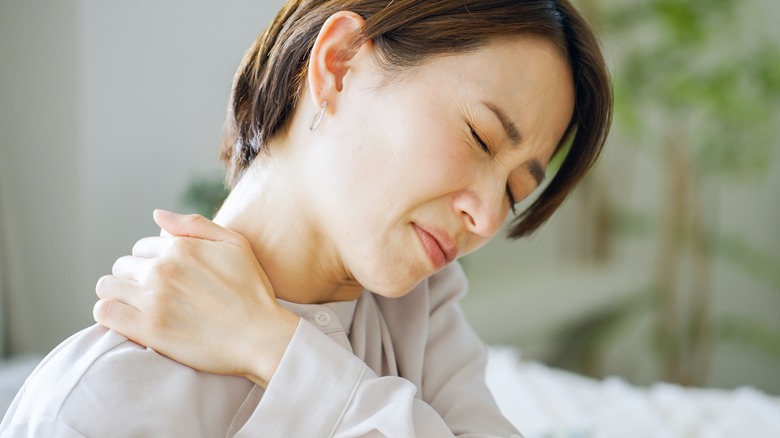 Woman with shoulder pain