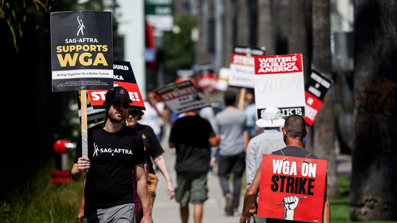 SAG-AFTRA and WGA picketers 