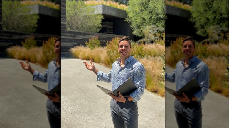 Joseph Baena Instagram real estate selfie