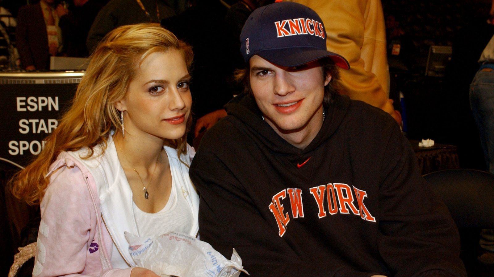 <a href="https://www.thelist.com/2176649/ashton-kutcher-brittany-murphy-pics-make-us-nostalgic-for-00s/" target="_blank">Ashton Kutcher & Brittany Murphy Pics That Make Us Nostalgic For The ’00s</a>