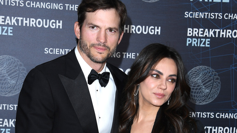 Ashton Kutcher and Mila Kunis posing on the red carpet